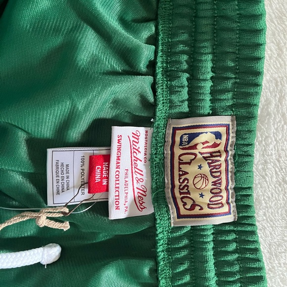 Boston Celtics Men’s shorts Mitchell and ness BNWT size large - Picture 2 of 6